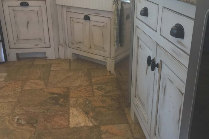 Kitchen Cabinets 1528