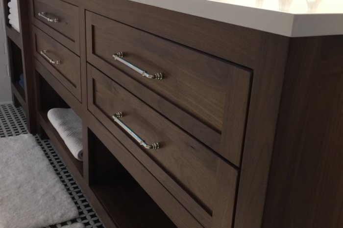 Bathroom Cabinetry 1738 in