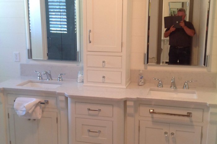 Bathroom Cabinets 0674 Albion IN